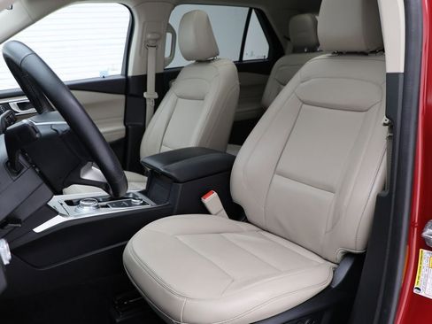 Used 2023 Ford Explorer XLT w/ Equipment Group 202A image 16