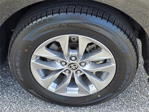 Used 2022 Toyota Sienna XLE image 38