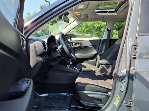 Used 2025 Hyundai Venue SEL FWD image 18