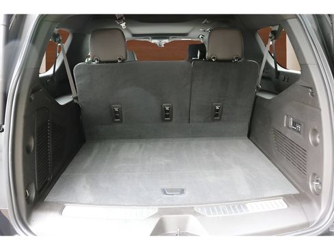 Used 2021 Chevrolet Suburban Premier w/ Premium Package RWD image 19
