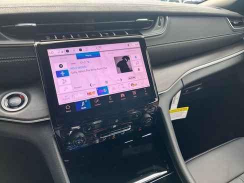 New 2025 Jeep Grand Cherokee Limited w/ Black Appearance Package image 2