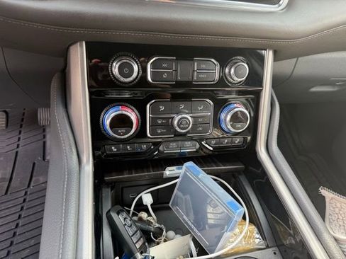 Used 2021 GMC Yukon XL Denali w/ Denali Premium Package image 22