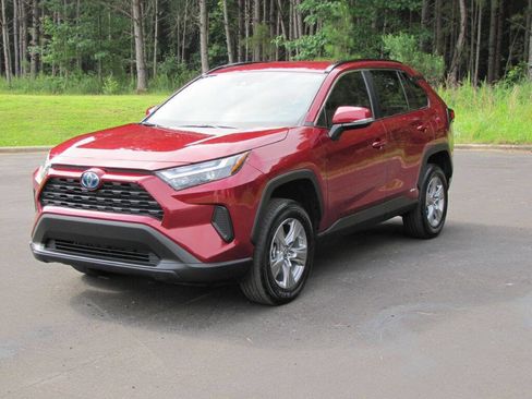 Used 2024 Toyota RAV4 LE image 7