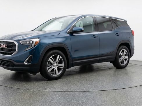 Used 2024 GMC Terrain SLE image 3