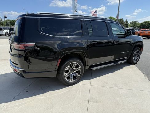 Used 2024 Jeep Wagoneer L Series II w/ Flexible Seating Group AWD/4WD image 8