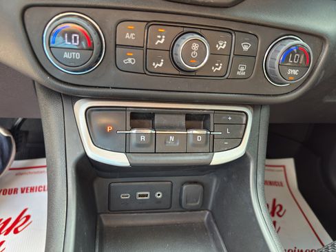 Used 2022 GMC Terrain SLE w/ Driver Convenience Package image 19