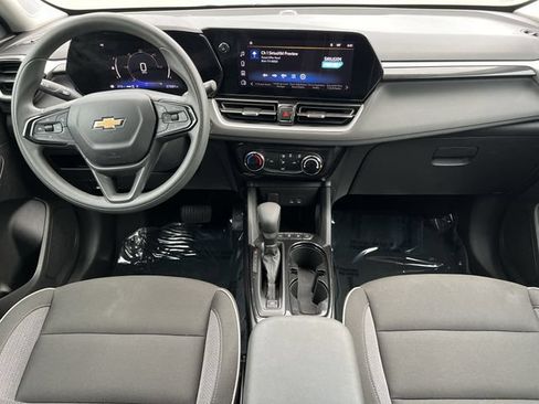 Used 2025 Chevrolet TrailBlazer LT AWD/4WD image 17