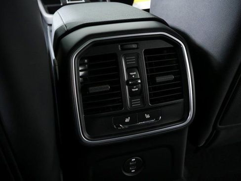 New 2026 Porsche Macan image 22