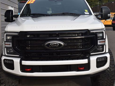 Used 2022 Ford F250 Lariat w/ Black Appearance Package image 2