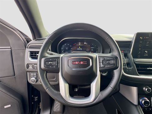 Used 2023 GMC Yukon SLT image 11