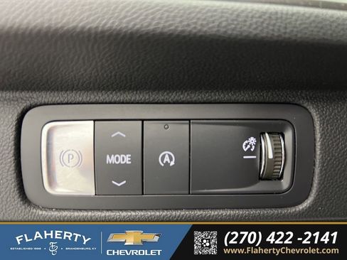 Used 2025 Chevrolet Traverse LT image 23