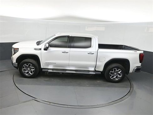 Used 2023 GMC Sierra 1500 SLT image 33