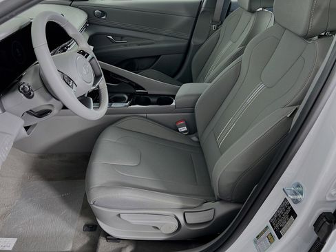 New 2025 Hyundai Elantra SEL FWD image 3