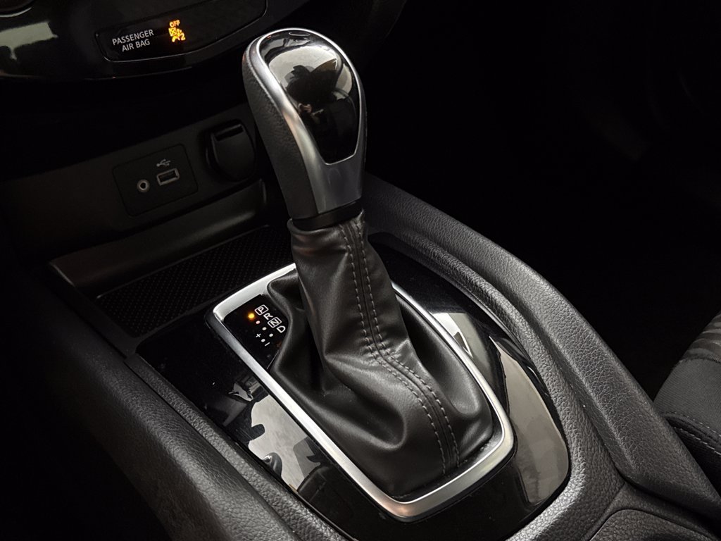 Used 2019 Nissan Rogue S w/ Special Edition Package FWD image 18