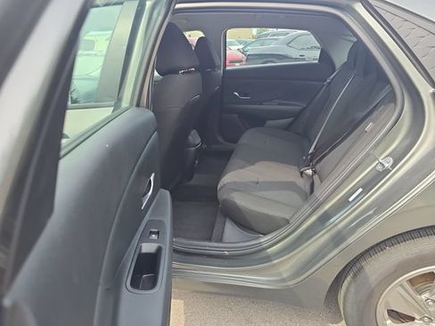 Used 2025 Hyundai Elantra SE FWD image 14