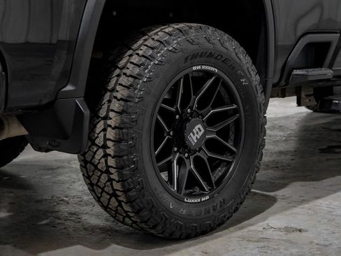 Used 2024 Chevrolet Silverado 2500 High Country w/ High Country Premium Package image 61