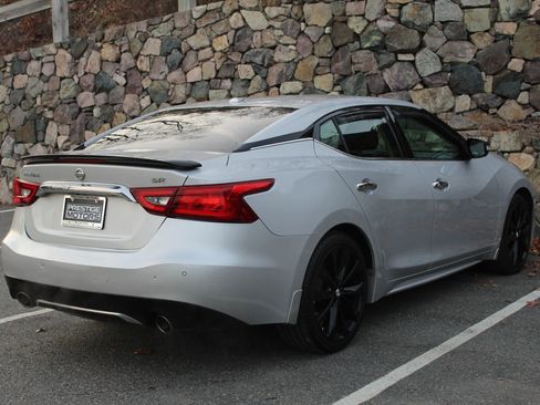 Used 2017 Nissan Maxima SR w/ Midnight Edition image 9