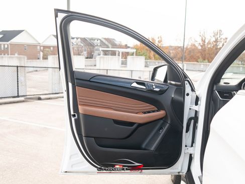 Used 2019 Mercedes-Benz GLE 43 AMG 4MATIC w/ Premium 3 Package image 45