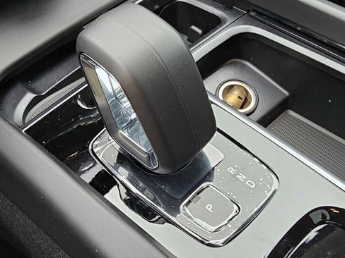 Certified 2025 Volvo XC60 B5 Core w/ Protection Package Premier image 24