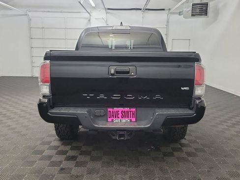 Used 2021 Toyota Tacoma TRD Off-Road image 8