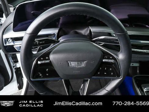 Used 2024 Cadillac Lyriq Luxury AWD/4WD image 8