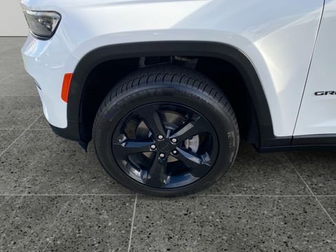 Used 2023 Jeep Grand Cherokee Altitude RWD image 14