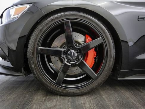 Used 2017 Ford Mustang GT Premium w/ GT Performance Package RWD image 40