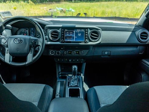 Used 2020 Toyota Tacoma TRD Sport w/ Technology Package AWD/4WD image 19
