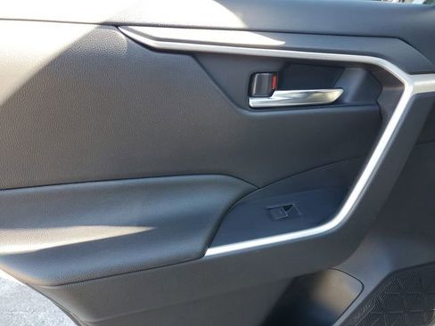 Used 2022 Toyota RAV4 XLE Premium image 15