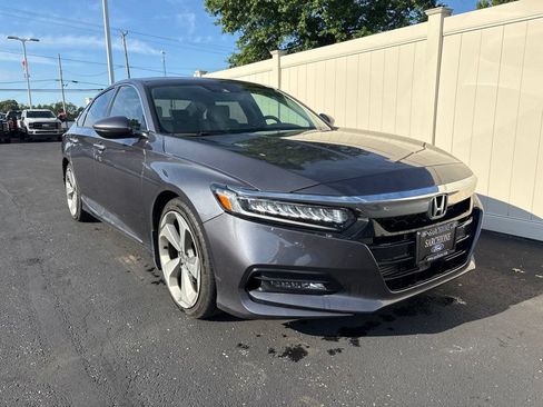 Used 2018 Honda Accord Touring image 2