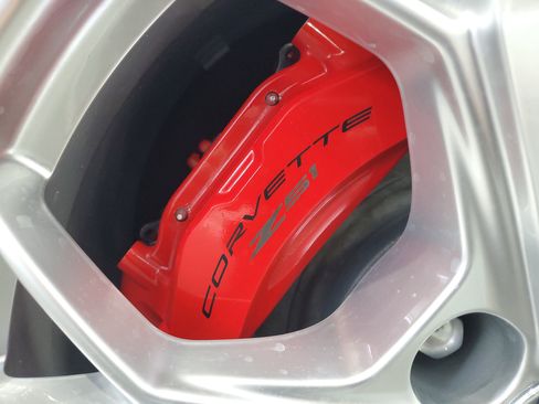 Used 2021 Chevrolet Corvette Stingray Premium Cpe w/ Z51 Performance Package RWD image 9