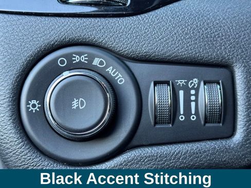 Used 2019 Jeep Cherokee Latitude Plus image 14