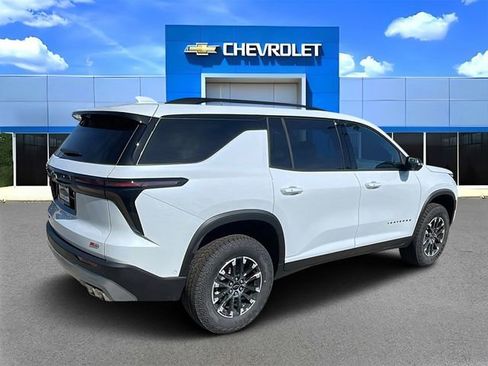 New 2026 Chevrolet Traverse Z71 w/ Enhanced Driving Package image 3