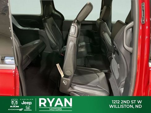 New 2026 Chrysler Pacifica Select AWD/4WD image 49
