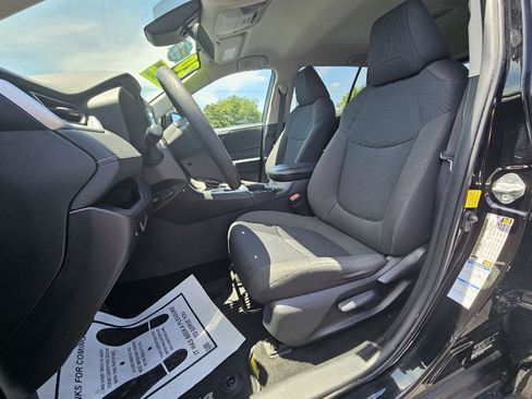 Used 2020 Toyota RAV4 LE w/ All Weather Liner Package AWD/4WD image 5
