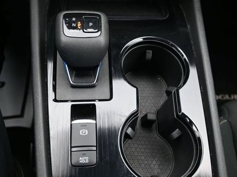 Used 2024 Nissan Rogue S image 40