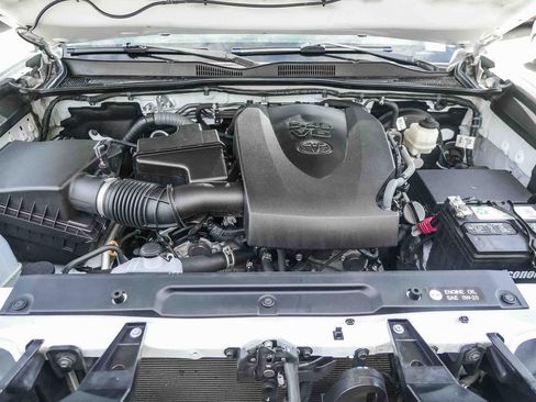 Used 2017 Toyota Tacoma SR5 w/ Tow Package RWD image 27
