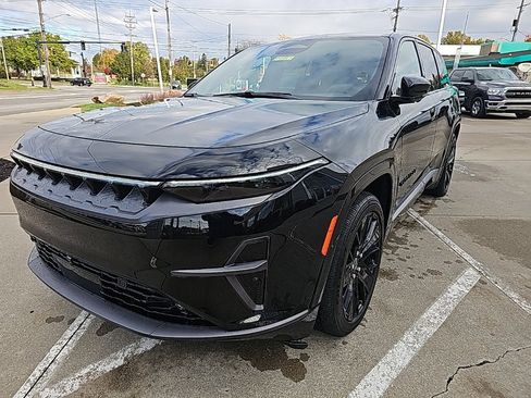 Used 2024 Jeep Wagoneer Launch Edition image 8
