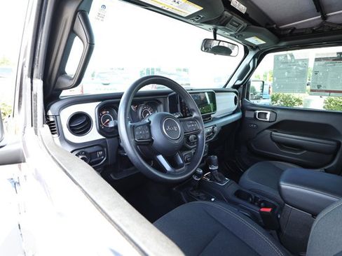 Used 2025 Jeep Wrangler Sport AWD/4WD image 22