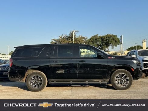 Used 2022 Chevrolet Suburban Z71 AWD/4WD image 3