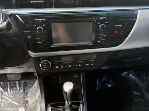 Used 2016 Toyota Corolla LE FWD image 15