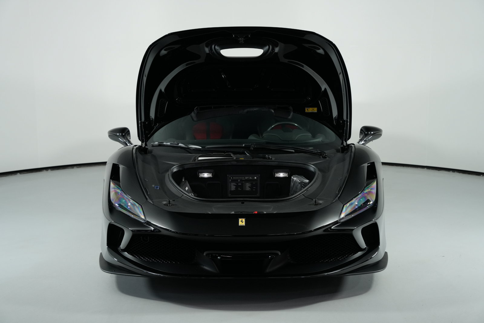 Used 2022 Ferrari F8 Spider RWD image 4