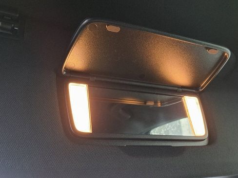 Used 2025 Chevrolet Traverse LT image 21