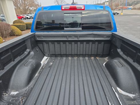 Used 2022 Chevrolet Colorado LT w/ LT Convenience Package image 5