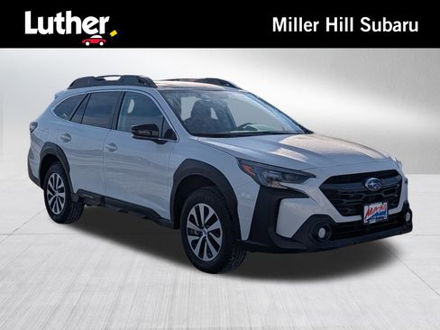 Used 2025 Subaru Outback Premium image 1