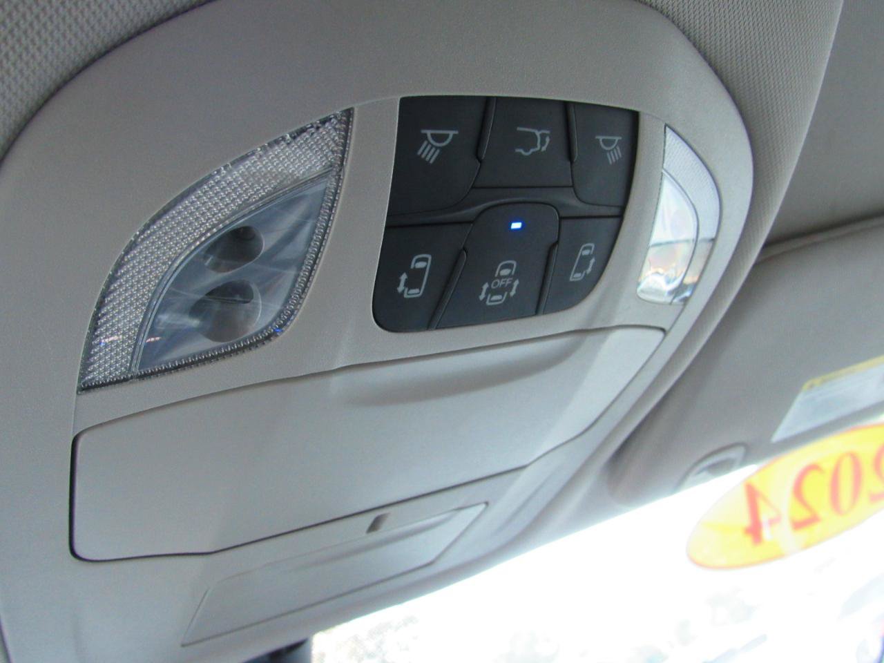 Used 2024 Chrysler Pacifica Touring-L FWD image 29