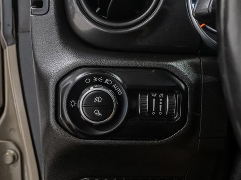 Used 2020 Jeep Gladiator Sport AWD/4WD image 13