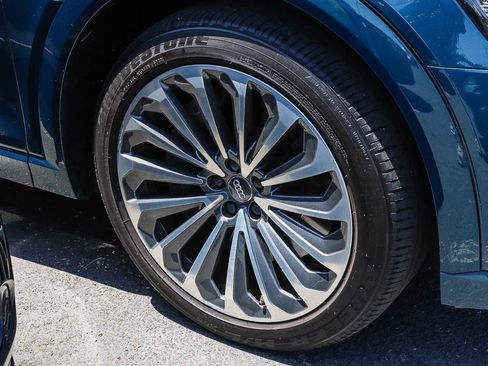 Used 2019 Audi e-tron Prestige w/ Prestige Package AWD/4WD image 16