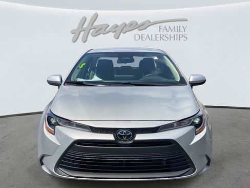 Used 2025 Toyota Corolla LE FWD image 10