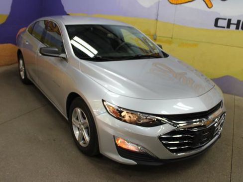 Used 2020 Chevrolet Malibu LS FWD image 2